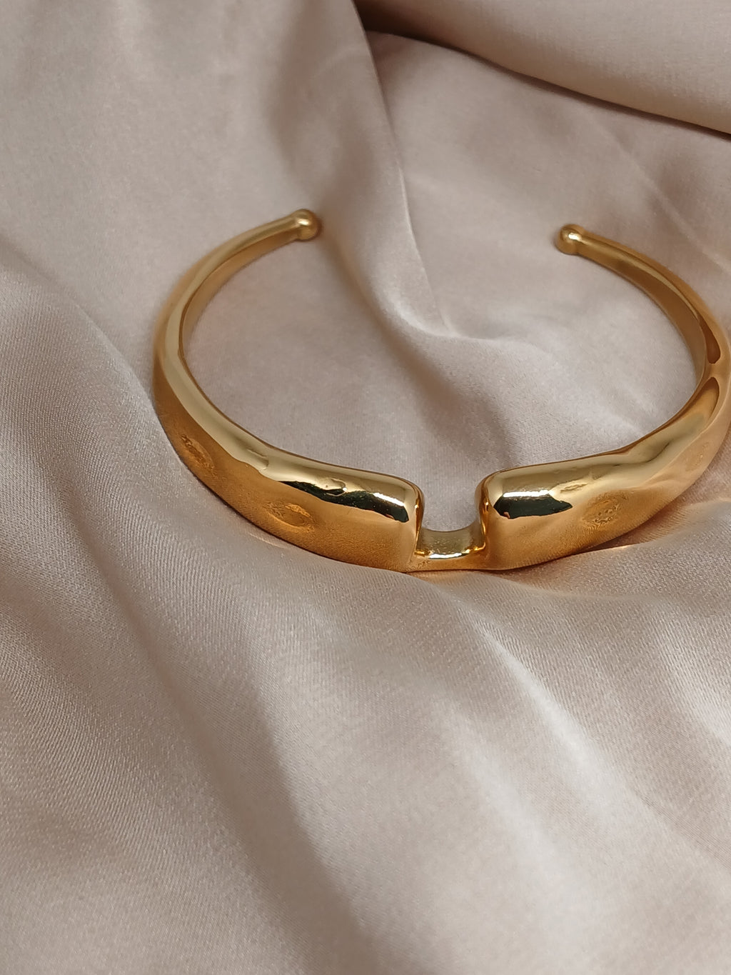 Fluid Bangle
