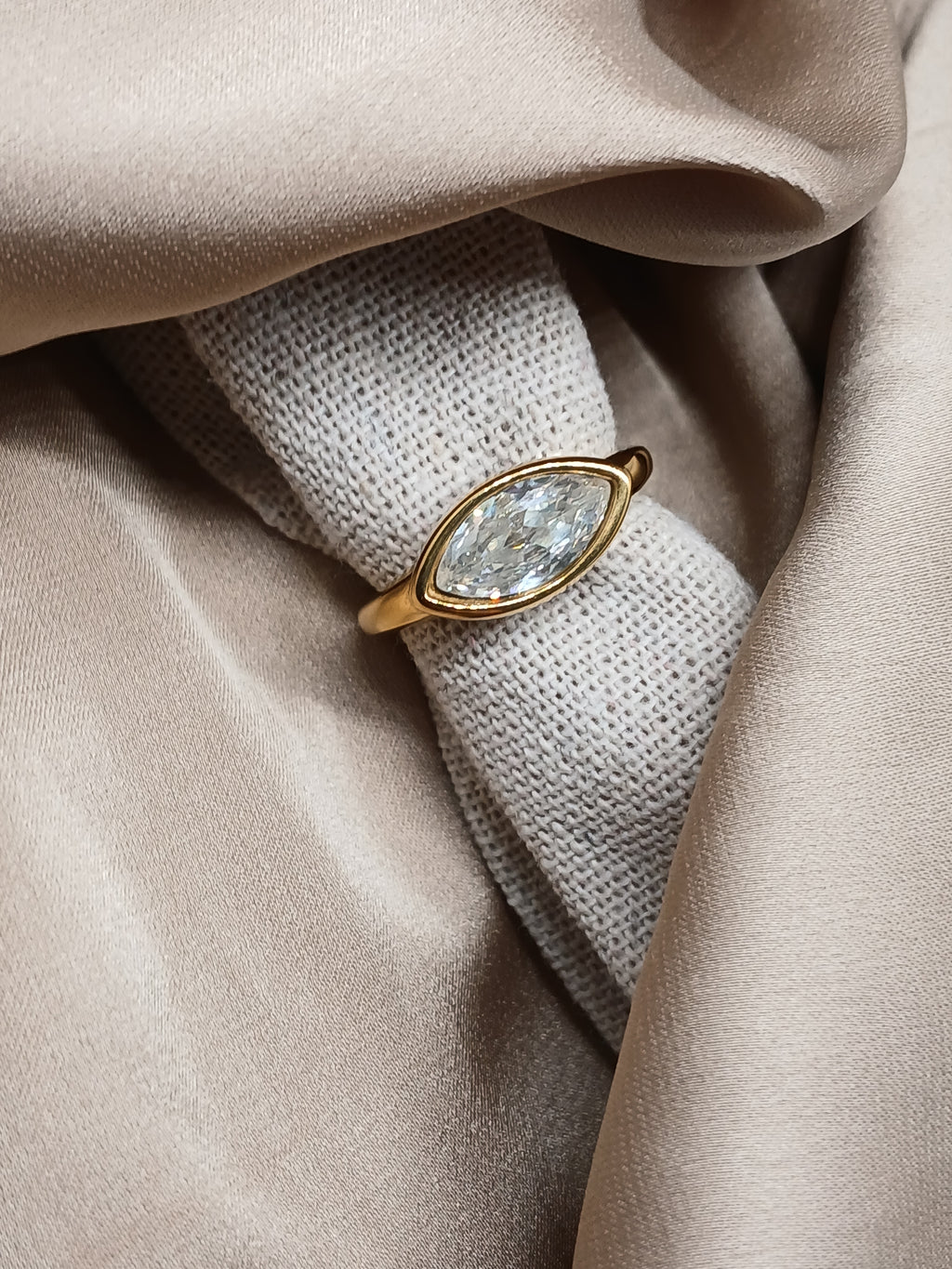 Éclat Ring – Marquise Cut
