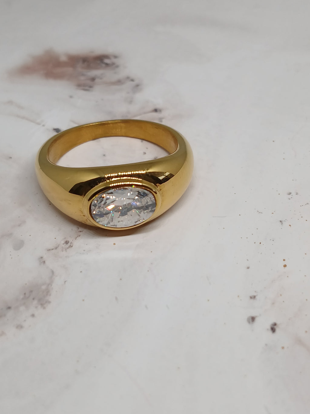 Éclat Ring –  Oval Cut