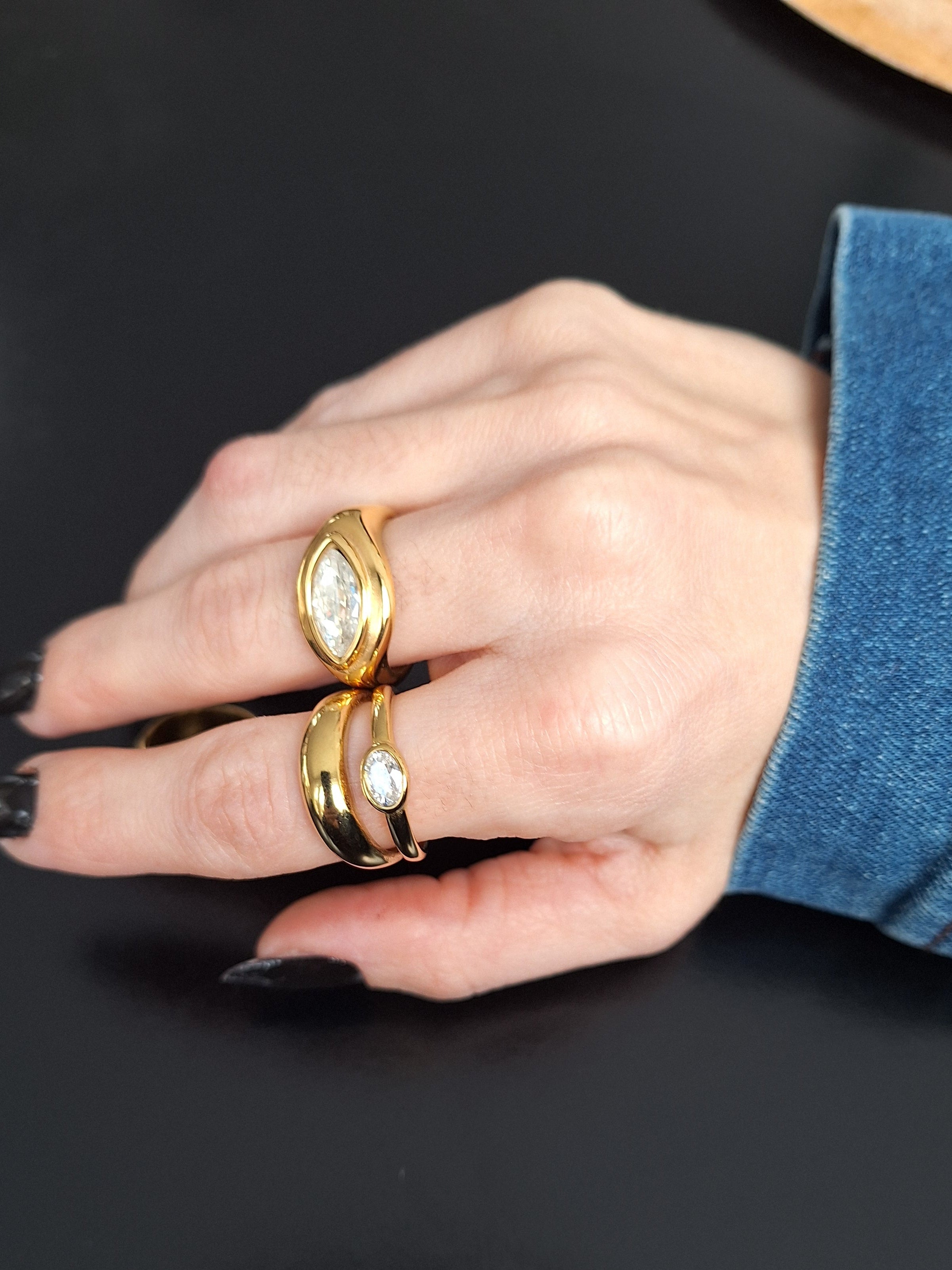 Éclat Ring – Elongated Oval Cut