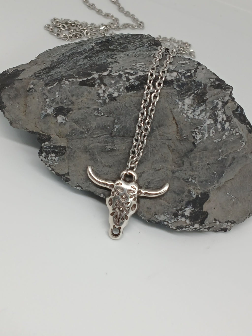 Bull Chain Pendant Necklace