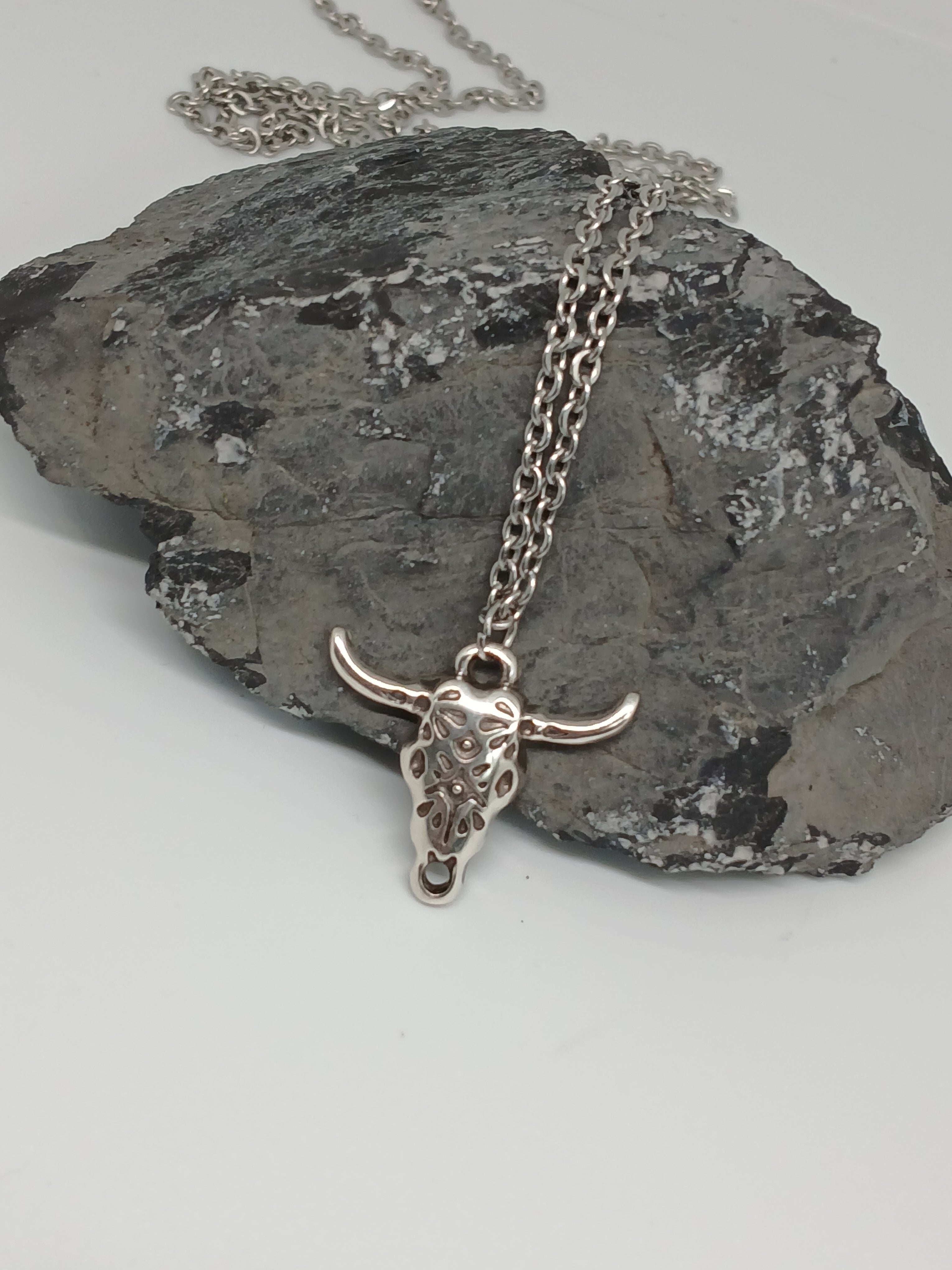 Bull Chain Pendant Necklace