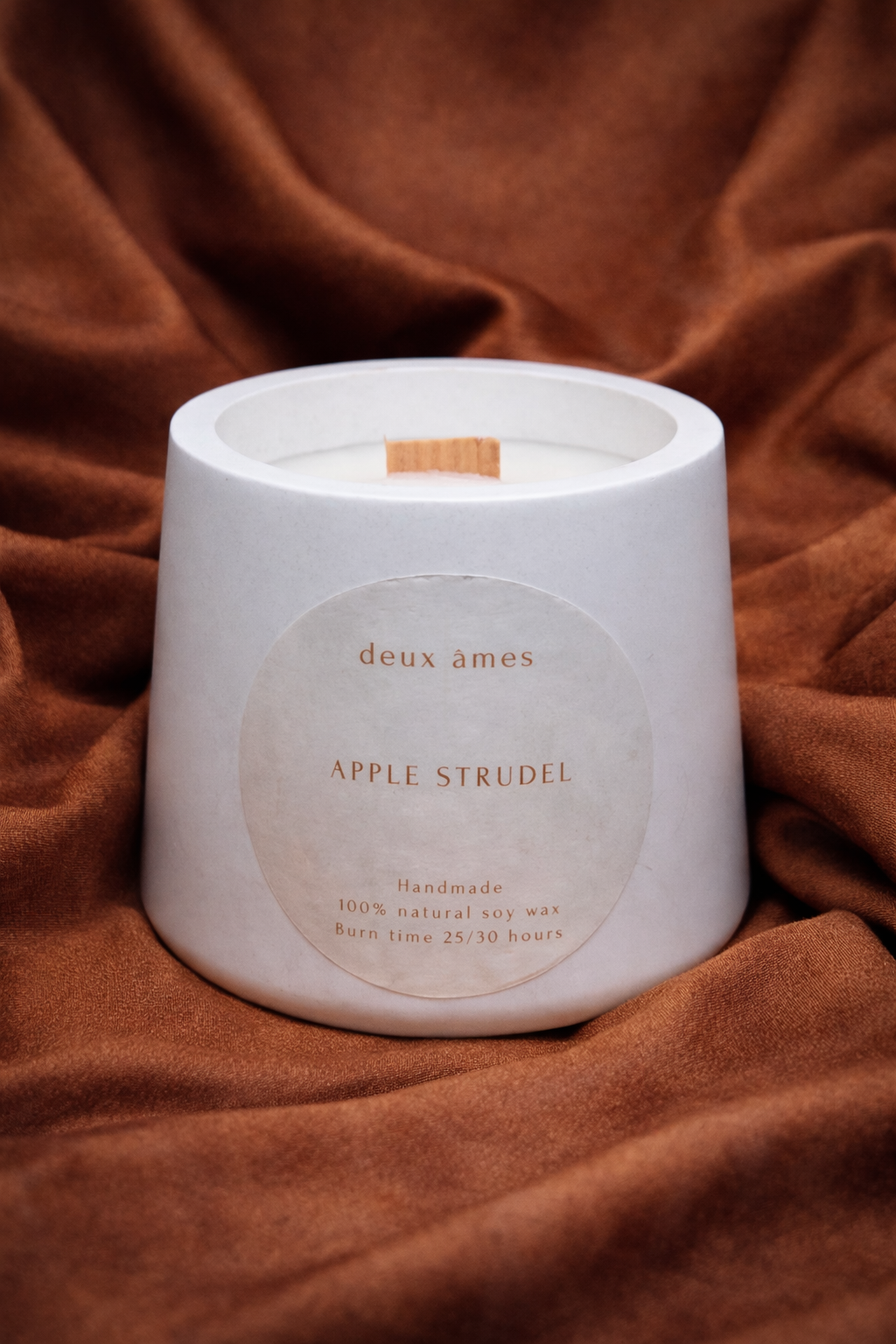 Αpple Strudel – Handmade Porcelain Soy Candle