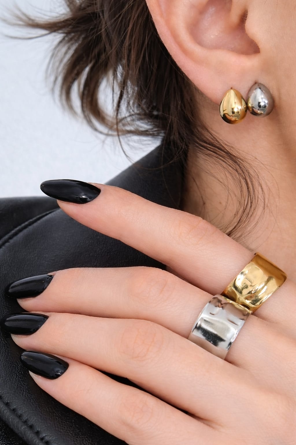 Minimal Teardrop Stud Earrings