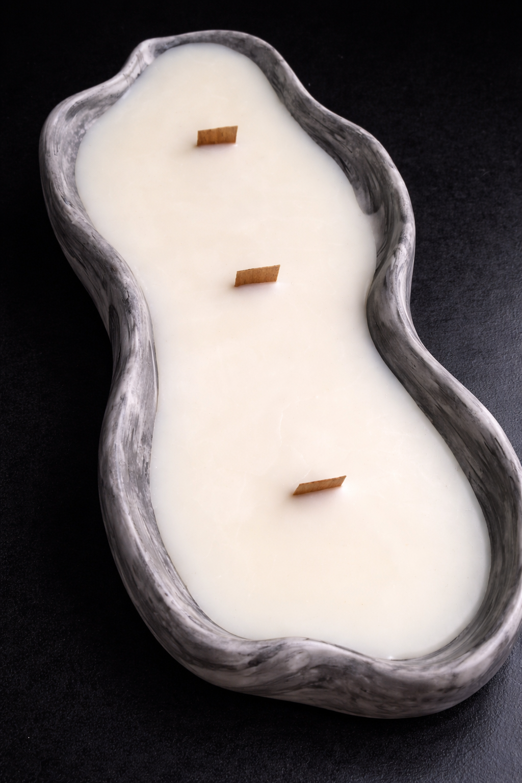 Marble Essence – Black Orchid Soy Candle