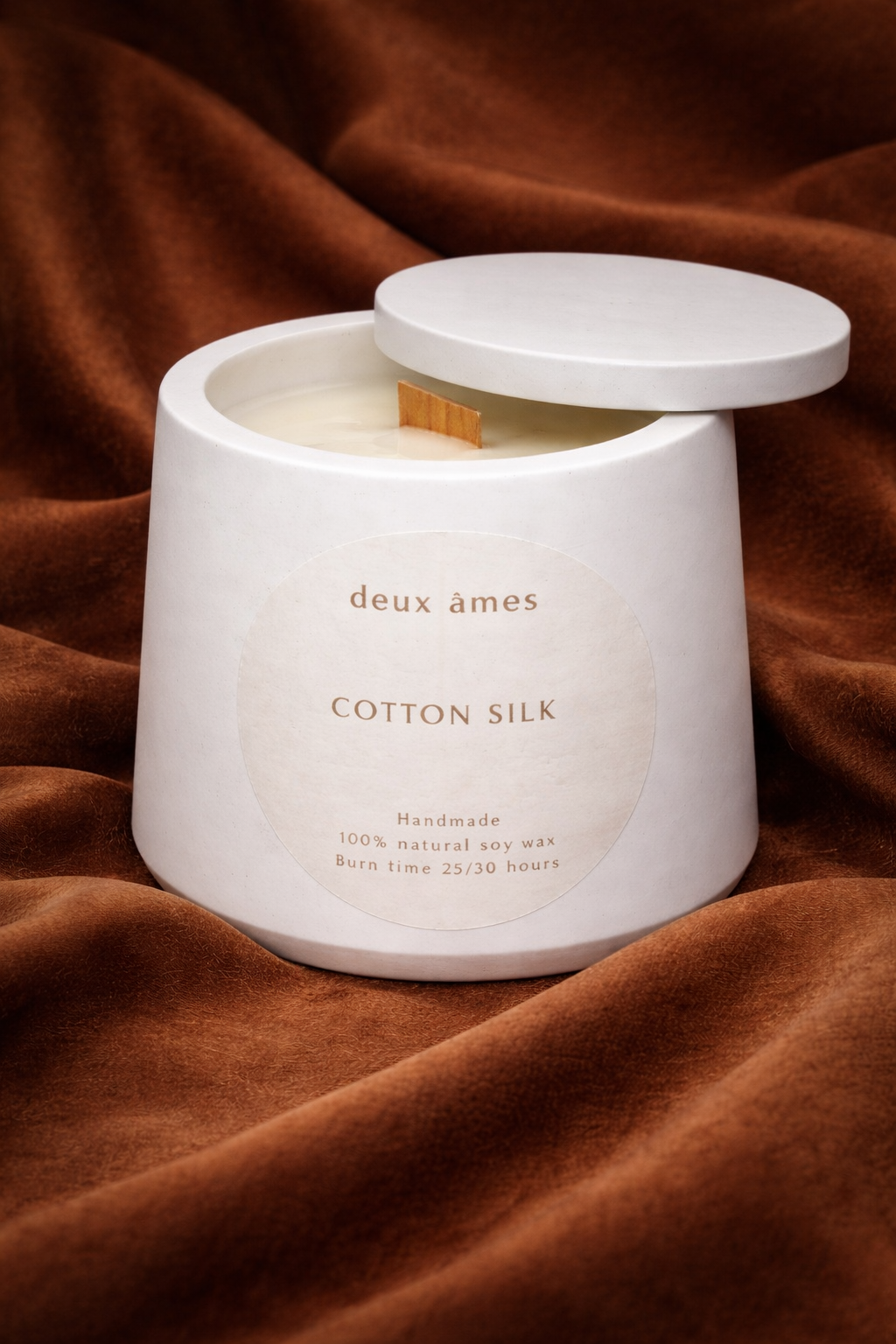 Cotton Silk – Handmade Porcelain Soy Candle